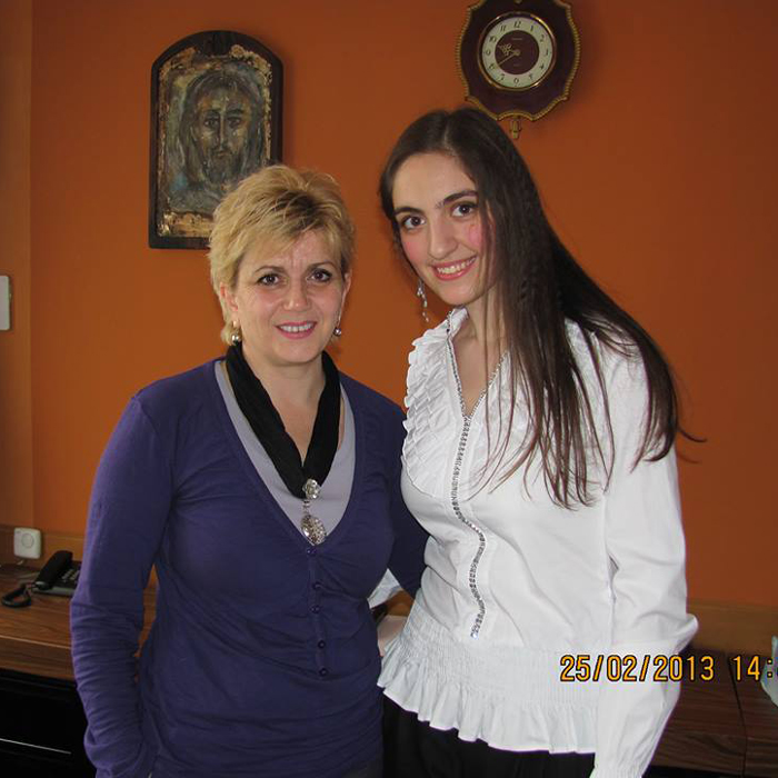 С Николина Чакърдъкова